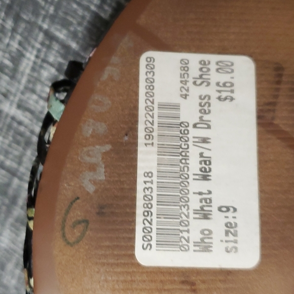 Women's Who What Wear Ankle wrap black with flower 🌼 🌸 accent stiletto heals. - Picture 7 of 9